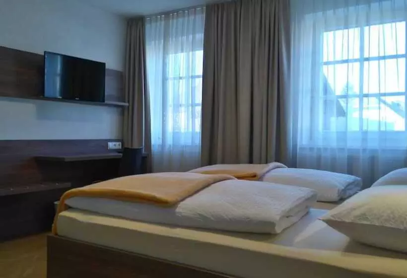 Hotelli Pension Elisabeth  Rooms & Apartments