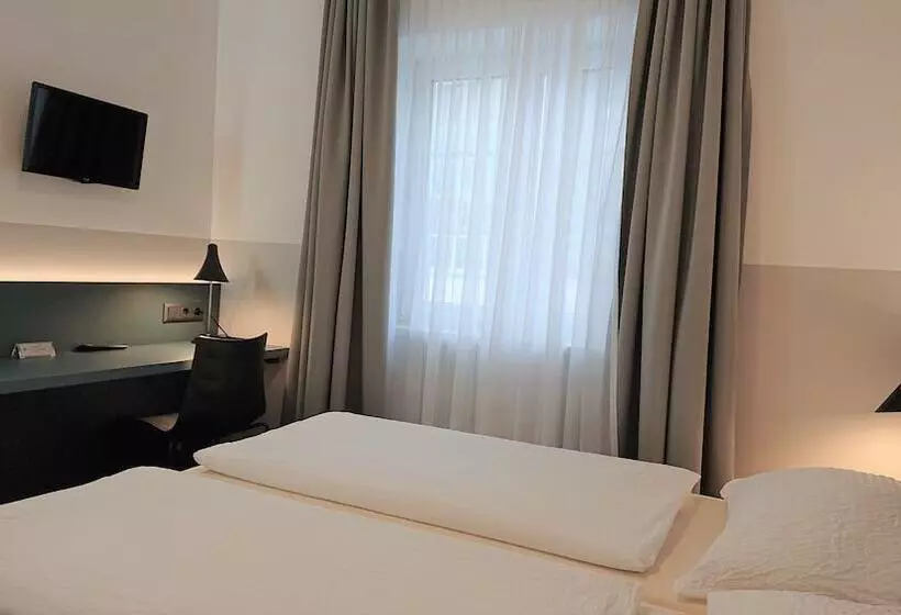 Hotelli Pension Elisabeth  Rooms & Apartments