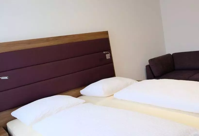 Hotelli Pension Elisabeth  Rooms & Apartments