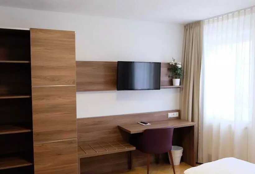 Hotelli Pension Elisabeth  Rooms & Apartments