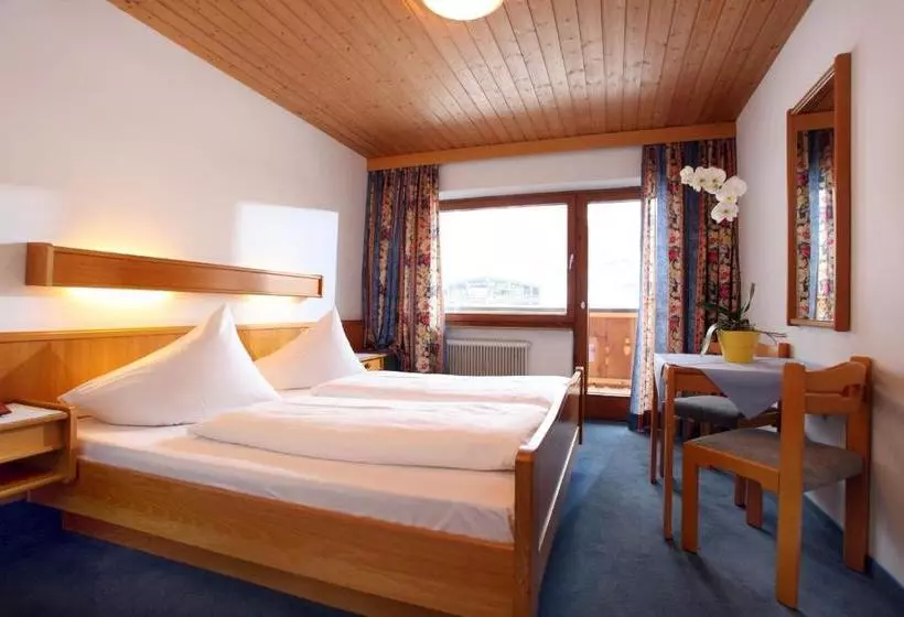 Alpenparks Hotel & Apartment Taxacher