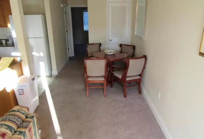 استراحتگاه Oak Shores