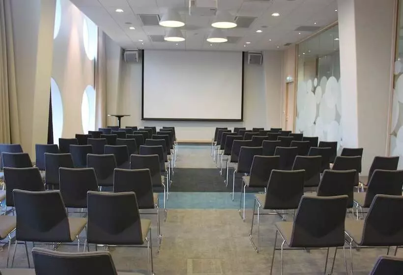 Quality Hotel Strawberry Arena