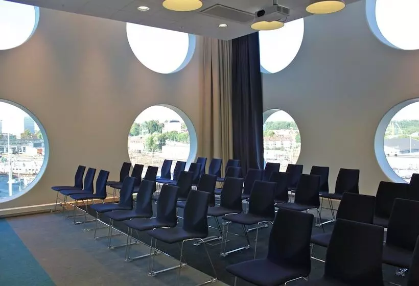 Quality Hotel Strawberry Arena