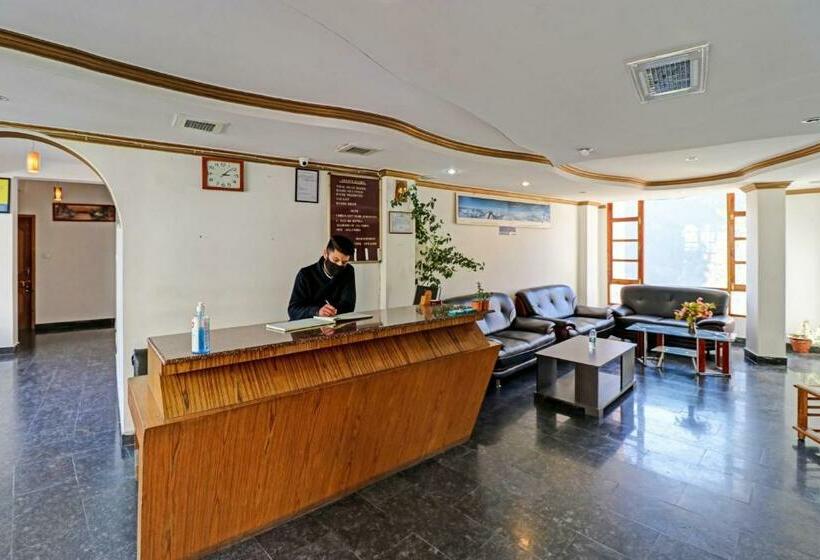 فندق Capital O 84257 Himalayan Travels