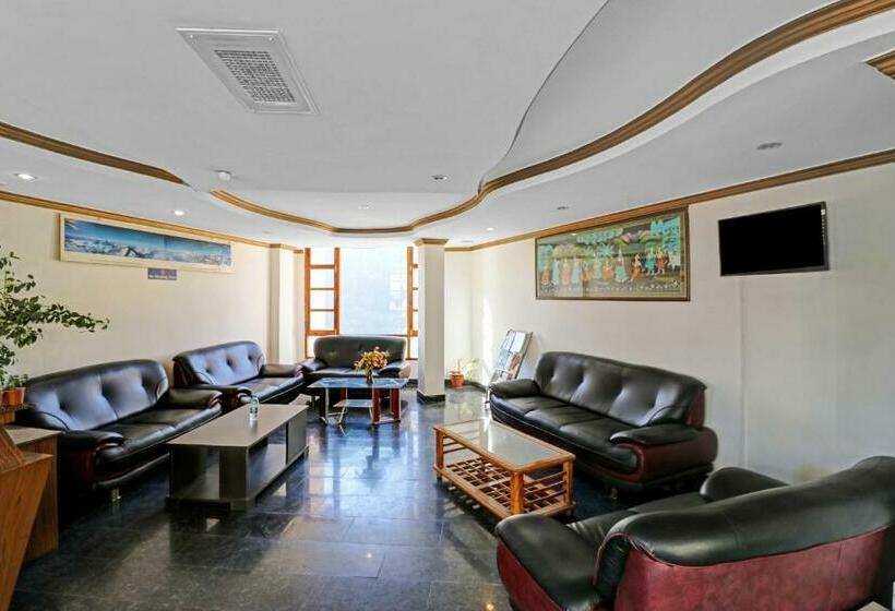 فندق Capital O 84257 Himalayan Travels