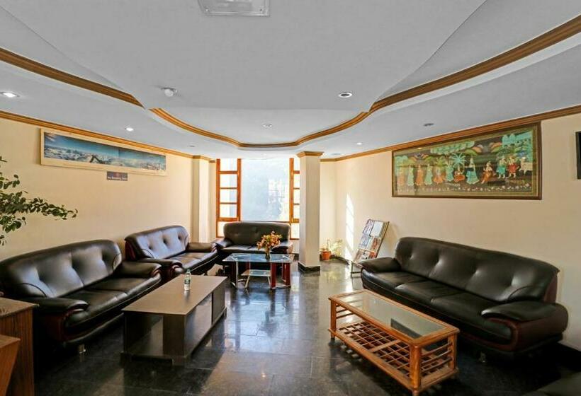 فندق Capital O 84257 Himalayan Travels