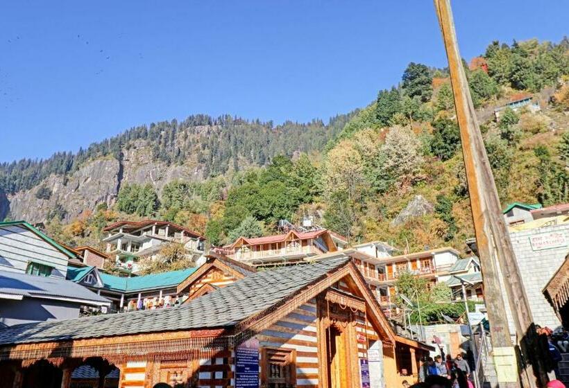 فندق Capital O 84257 Himalayan Travels