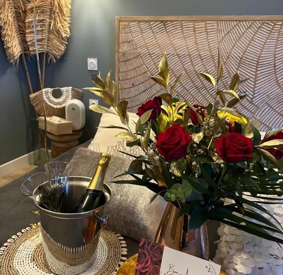 پانسیون Mas Hinaiti Suite Romantique Avec Spa Et écran Géant De Cinéma