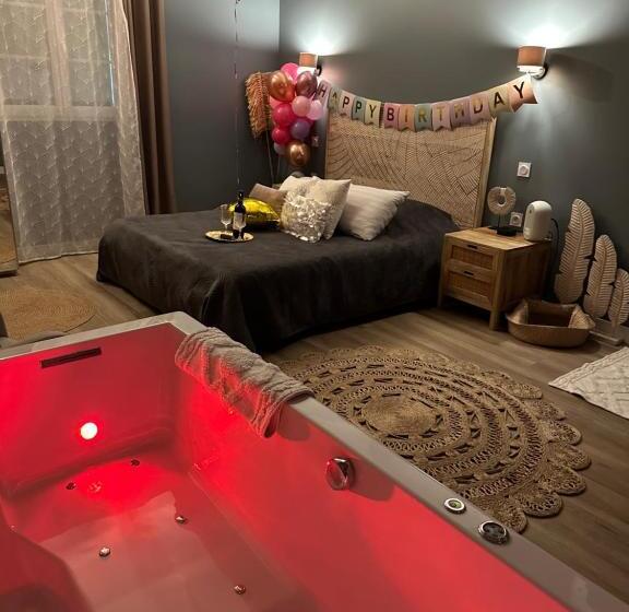 پانسیون Mas Hinaiti Suite Romantique Avec Spa Et écran Géant De Cinéma