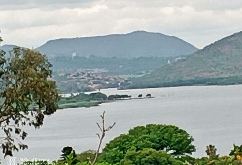 پانسیون Thee View