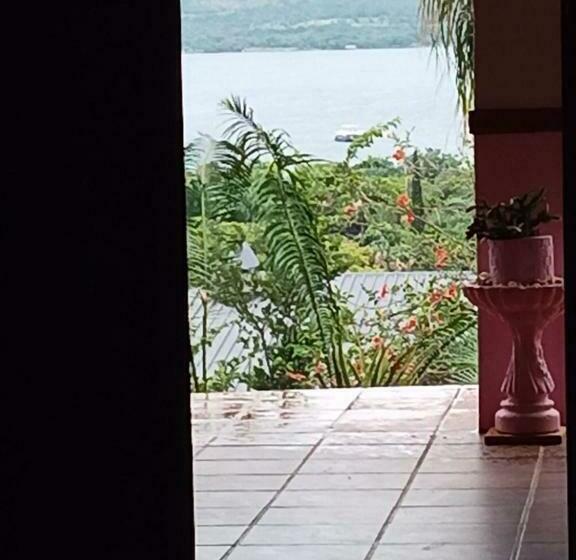 پانسیون Thee View