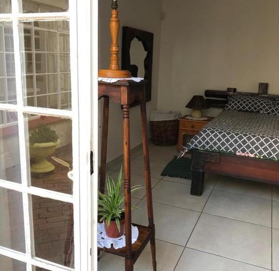 پانسیون Thee View