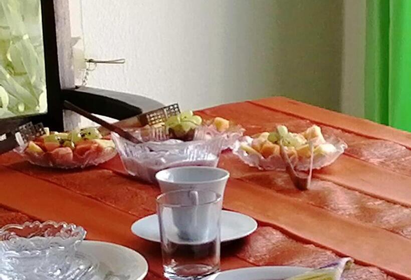 پانسیون Thee View