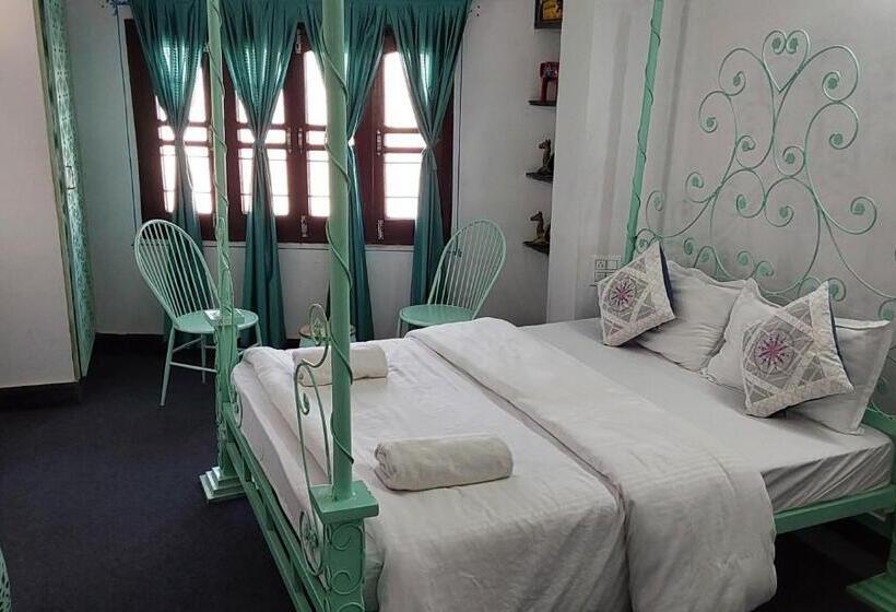 Raahi Backpacker S Hostel