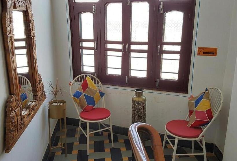 Raahi Backpacker S Hostel