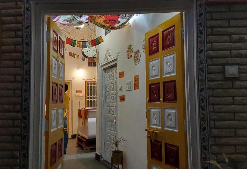 Raahi Backpacker S Hostel