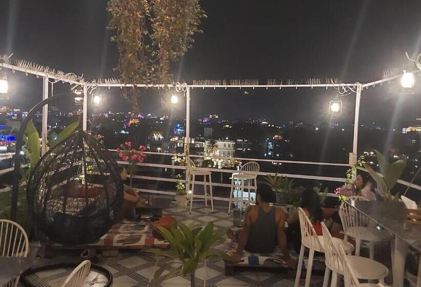 Raahi Backpacker S Hostel