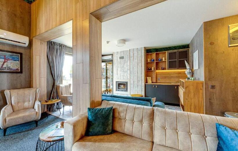 Boutique Hotel Entry E