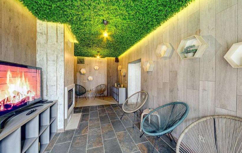 Boutique Hotel Entry E