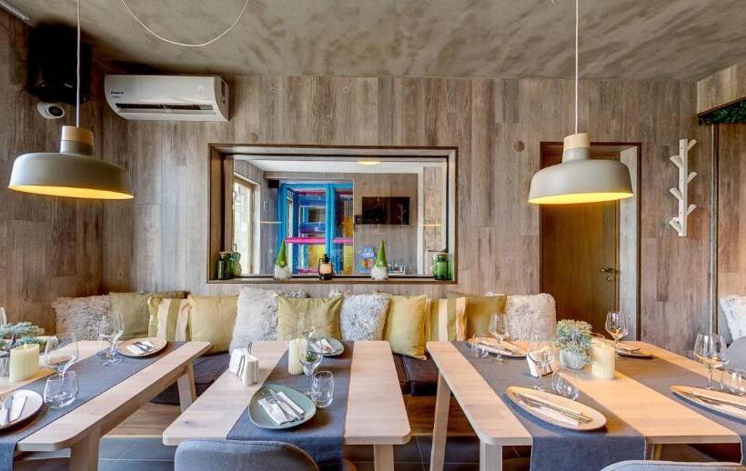 Boutique Hotel Entry E