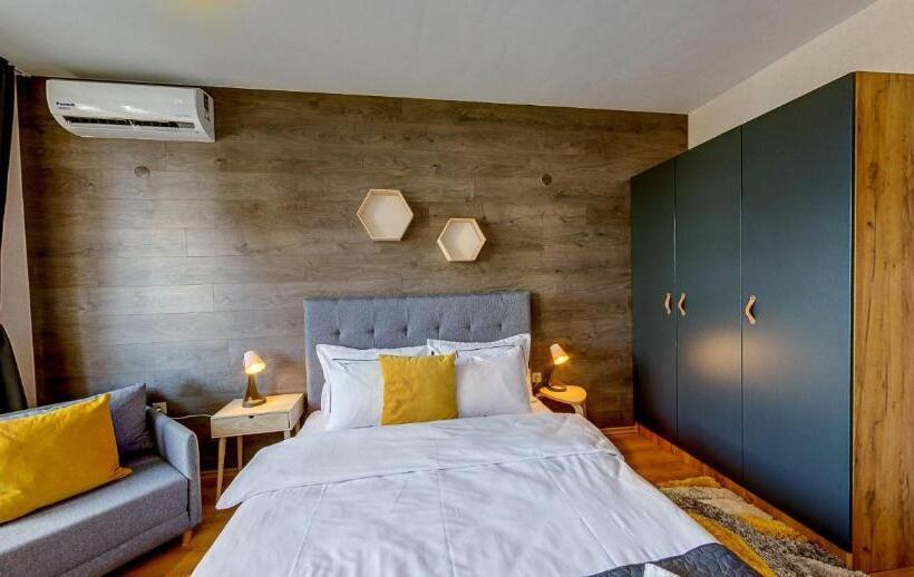 Boutique Hotel Entry E