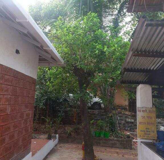 Triskelion Bed And Breakfast, Family Home Stay By Joshi Brothers