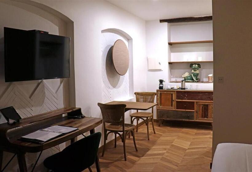 住宿加早餐 L Amourier Chambres D Hôtes Pour Amoureux Avec Jacuzzi Ou Baignoire Xxl