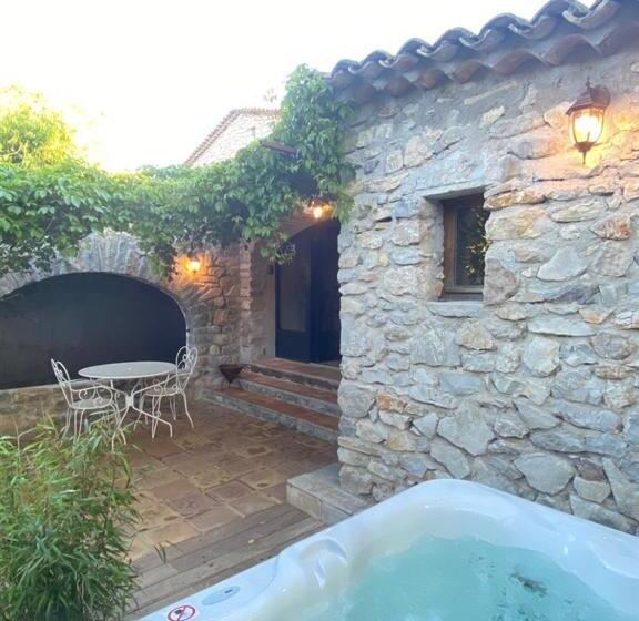 住宿加早餐 L Amourier Chambres D Hôtes Pour Amoureux Avec Jacuzzi Ou Baignoire Xxl