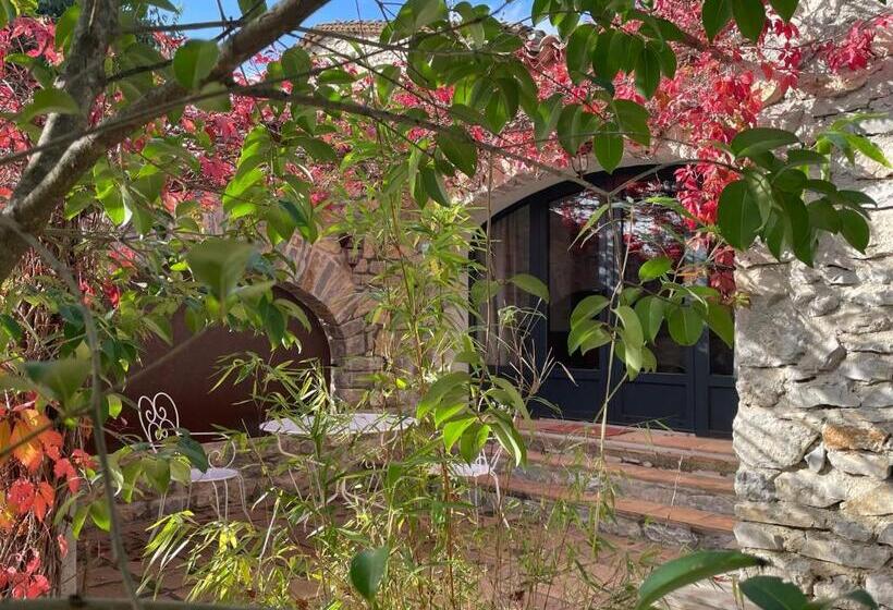 住宿加早餐 L Amourier Chambres D Hôtes Pour Amoureux Avec Jacuzzi Ou Baignoire Xxl