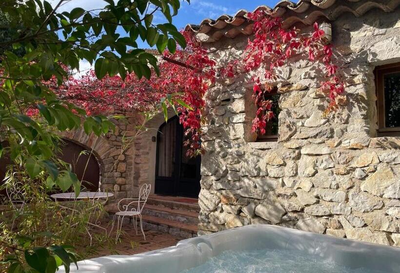 住宿加早餐 L Amourier Chambres D Hôtes Pour Amoureux Avec Jacuzzi Ou Baignoire Xxl