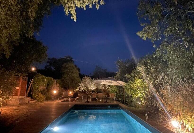 住宿加早餐 L Amourier Chambres D Hôtes Pour Amoureux Avec Jacuzzi Ou Baignoire Xxl