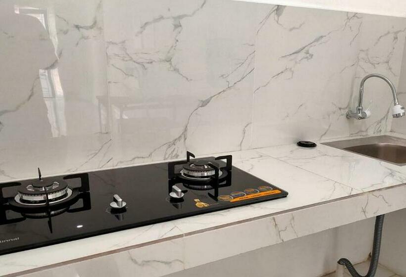 ホテル Koolkost Near Millennium Ict Center Medan