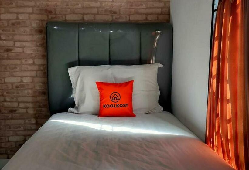 Отель Koolkost Near Millennium Ict Center Medan