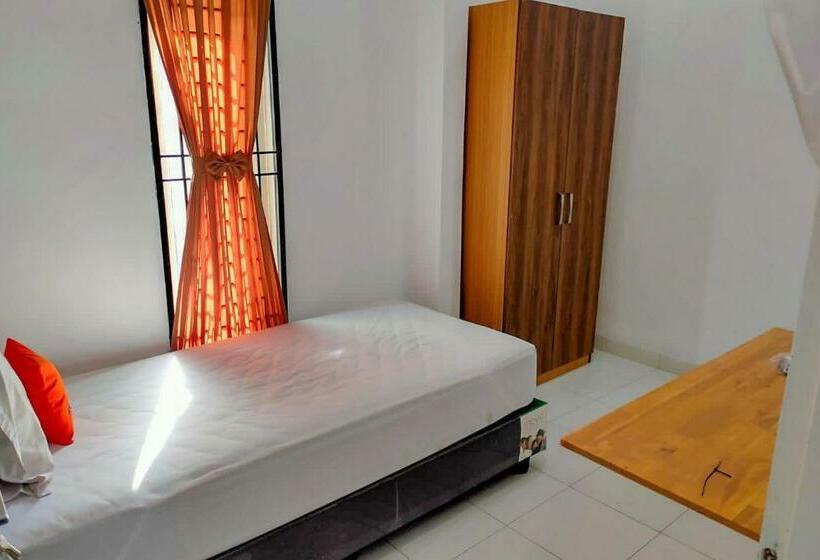 Отель Koolkost Near Millennium Ict Center Medan