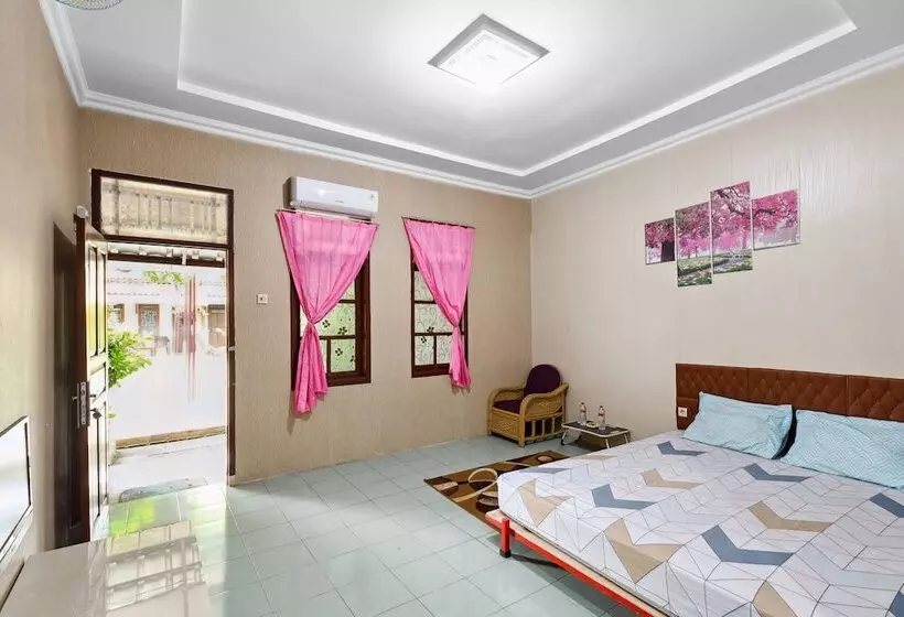 Hotelli Losmen Yosi Carita