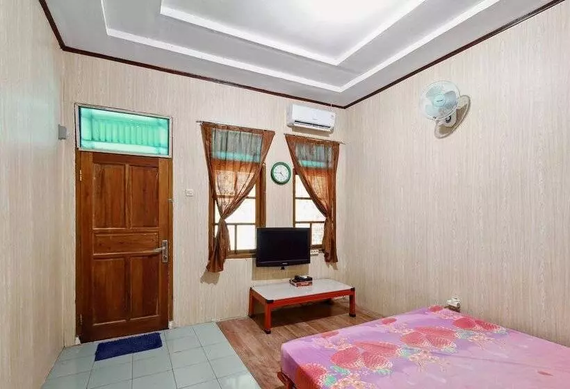 Hotelli Losmen Yosi Carita