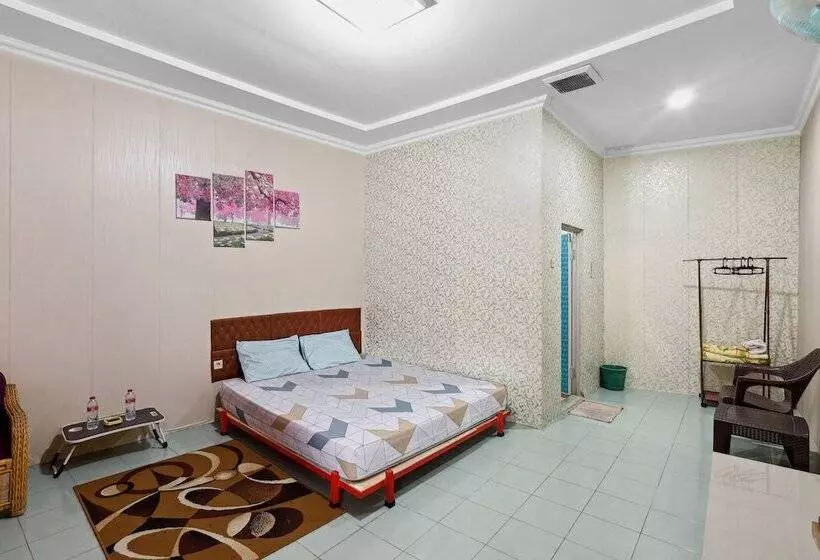 Hotelli Losmen Yosi Carita