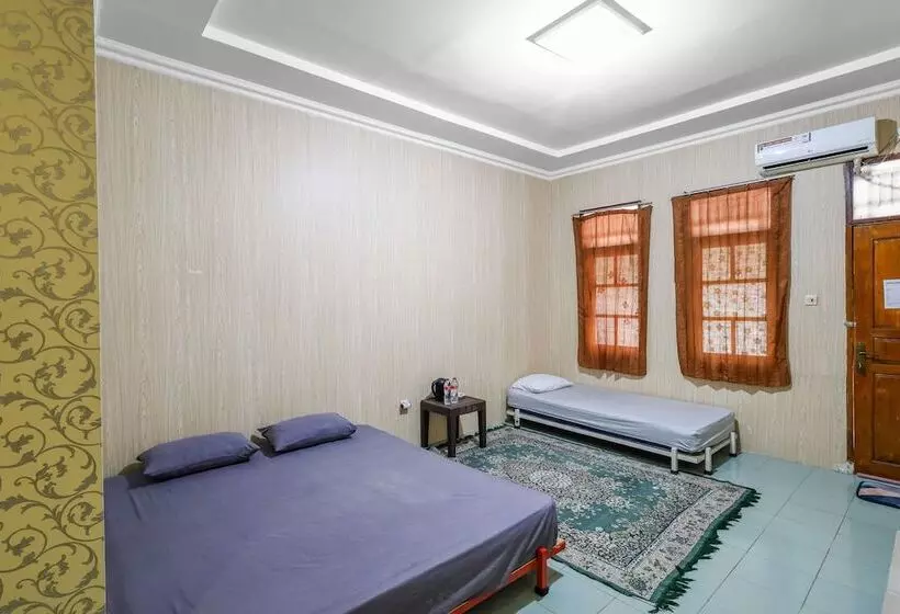 Hotelli Losmen Yosi Carita