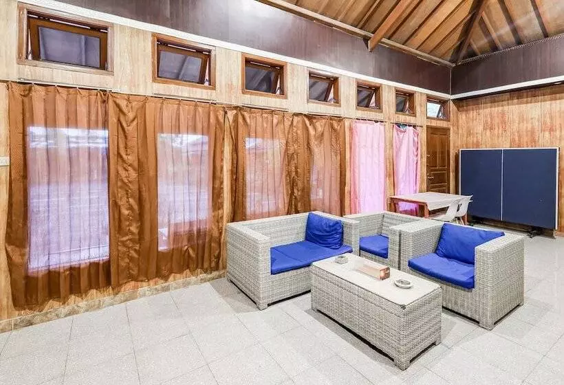 Hotelli Losmen Yosi Carita