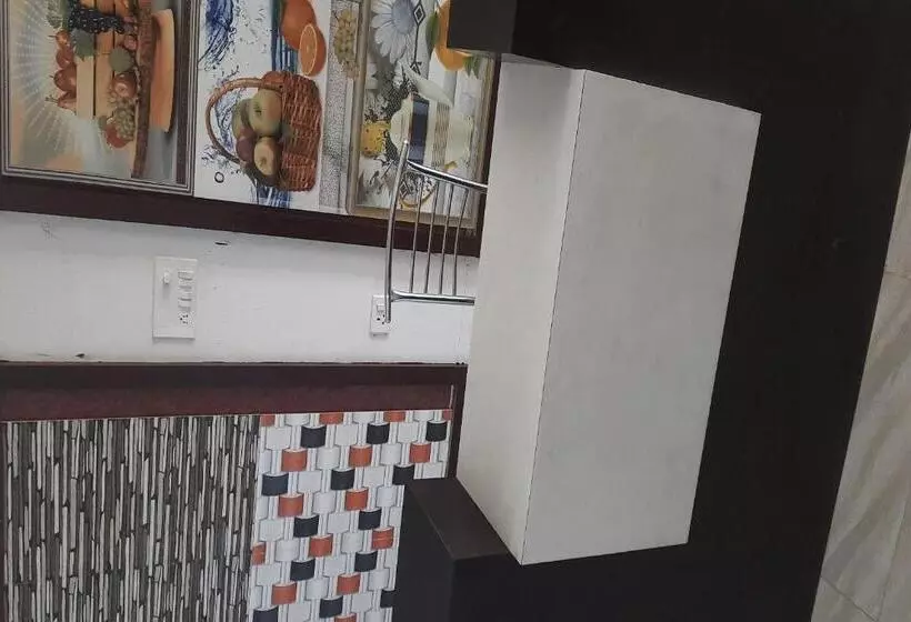 ホテル Spot On 83905 Goodluck Restaurant