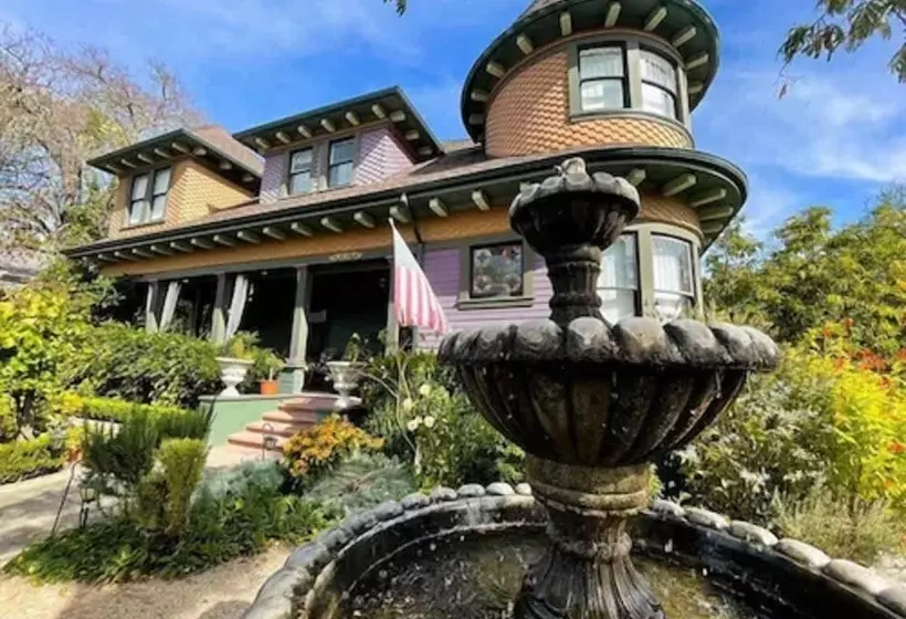 Aamiaismajoitus (B&B) Pinschower Inn