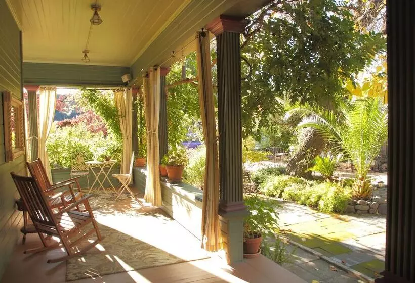 Aamiaismajoitus (B&B) Pinschower Inn