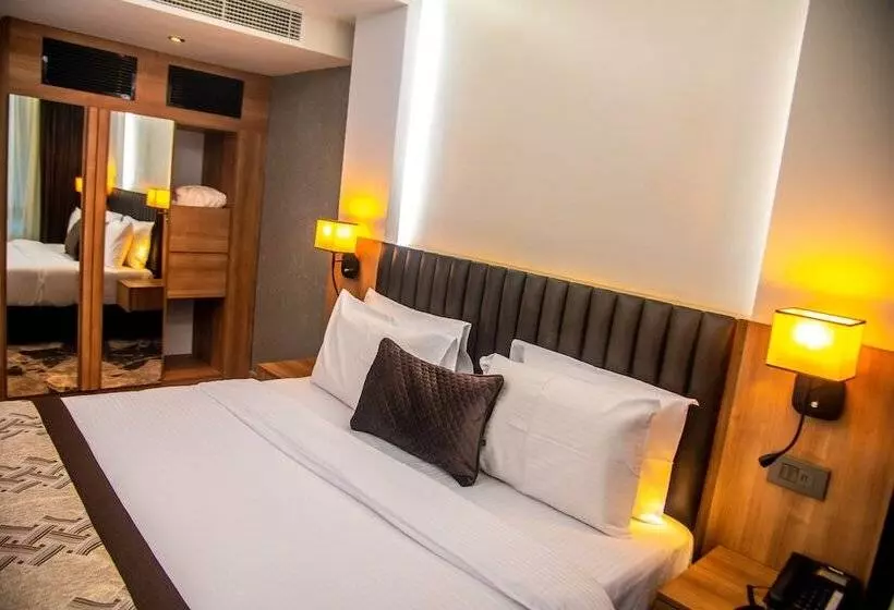 هتل Golden Tulip Lekki