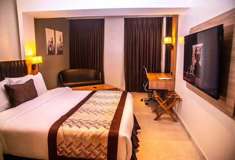 هتل Golden Tulip Lekki