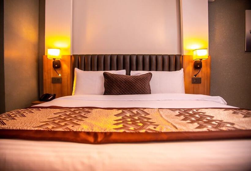 هتل Golden Tulip Lekki