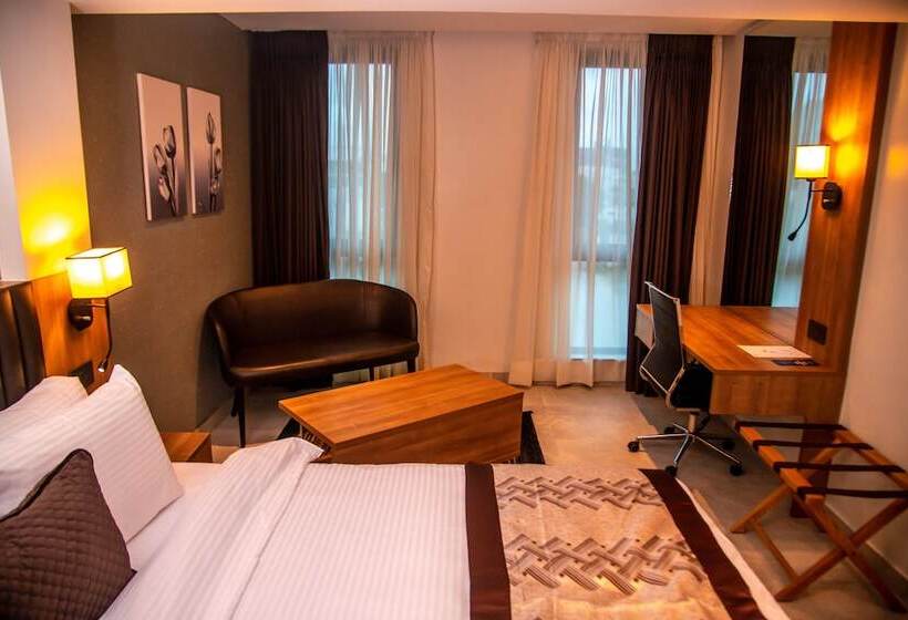 هتل Golden Tulip Lekki