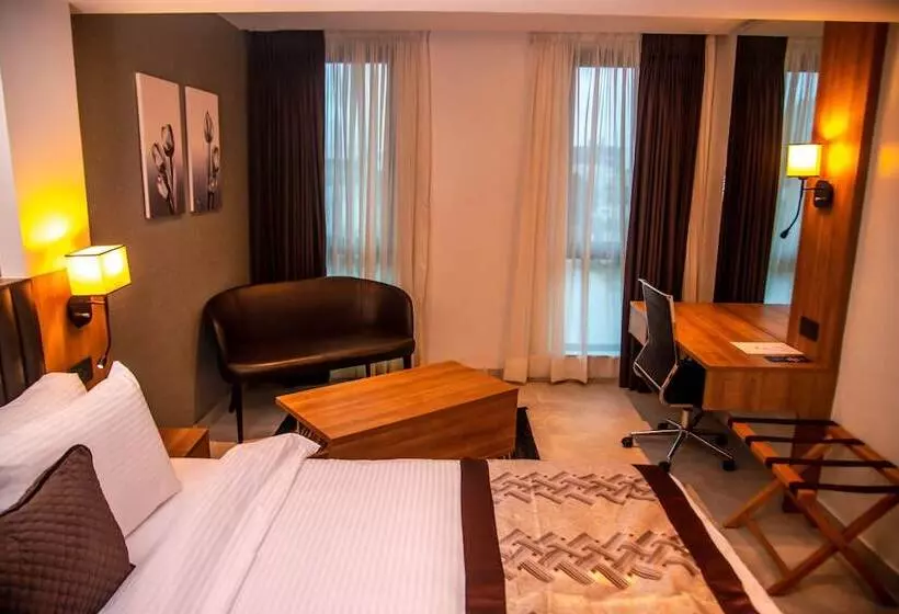 هتل Golden Tulip Lekki