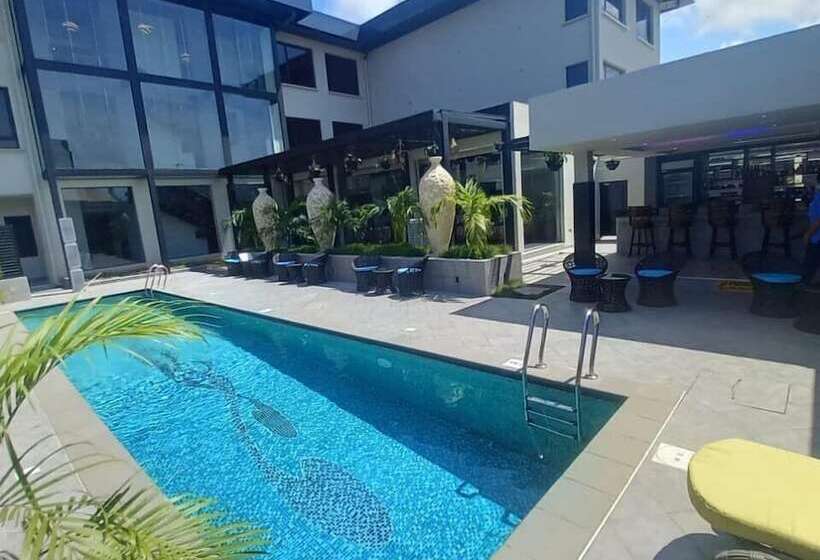 هتل Golden Tulip Lekki