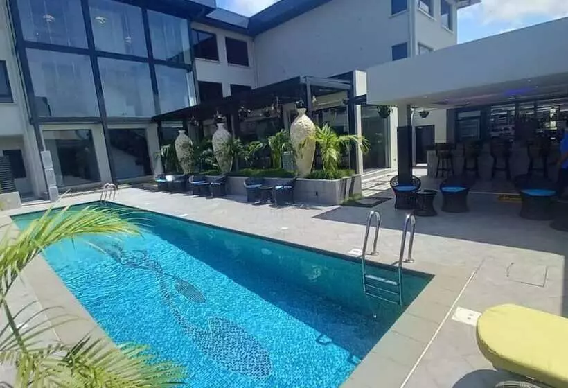 هتل Golden Tulip Lekki